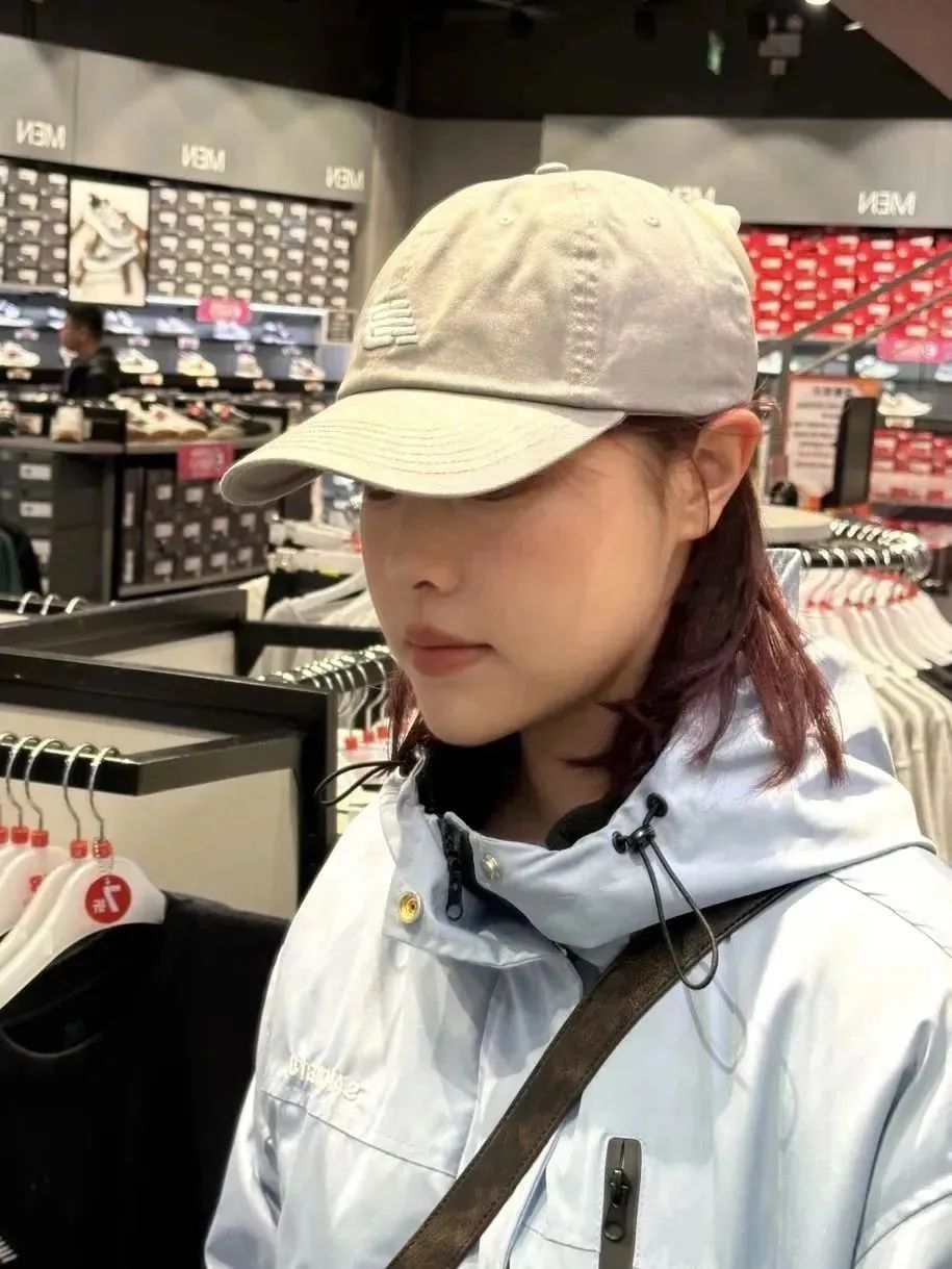 DƬ